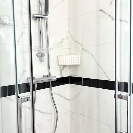 Lucas Salle De Bain Privative Parigi